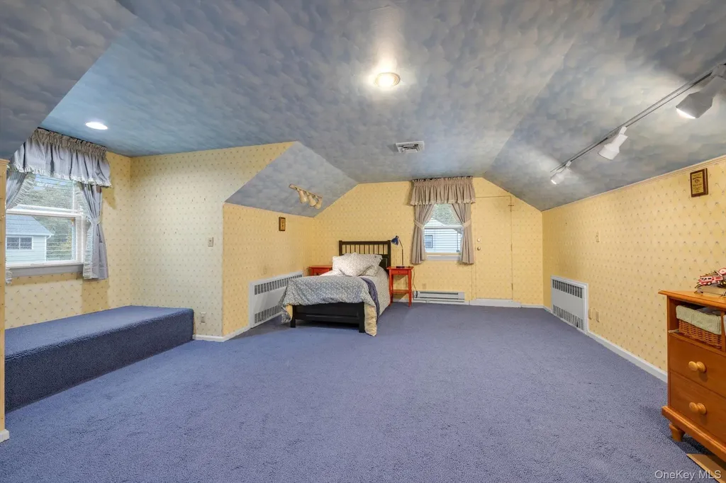 1339 E Boxwood Drive E Hewlett Harbor NY 11557