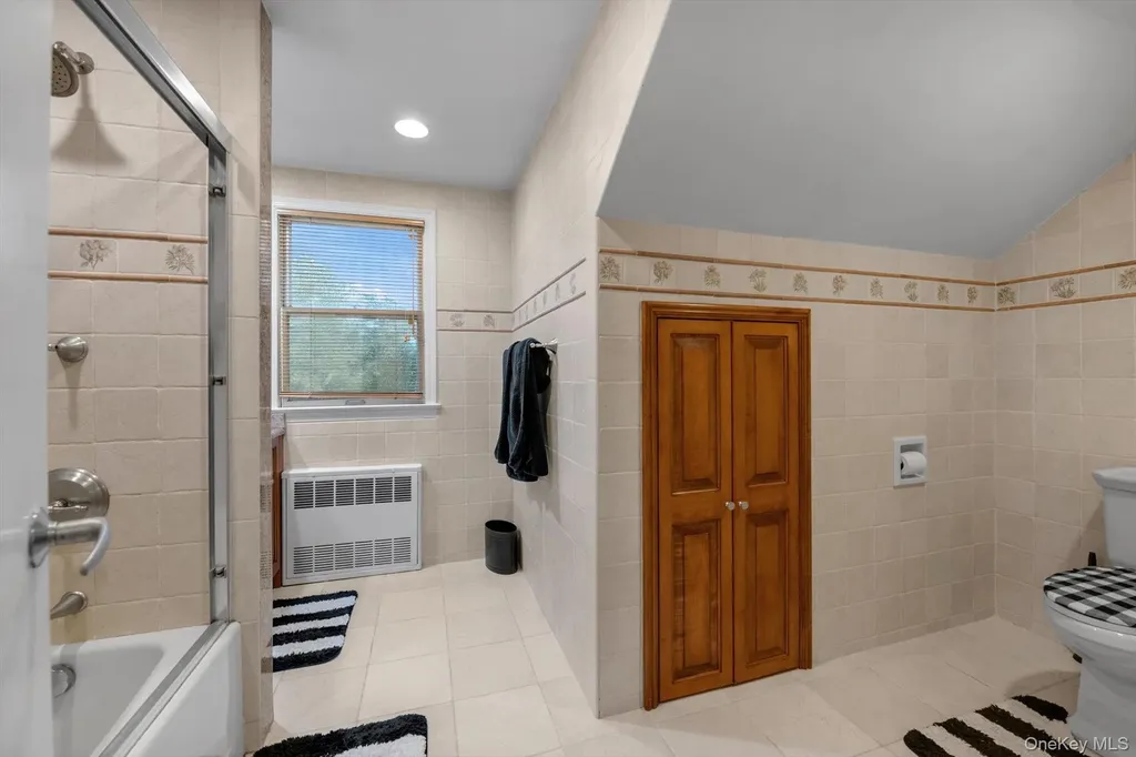 1339 E Boxwood Drive E Hewlett Harbor NY 11557