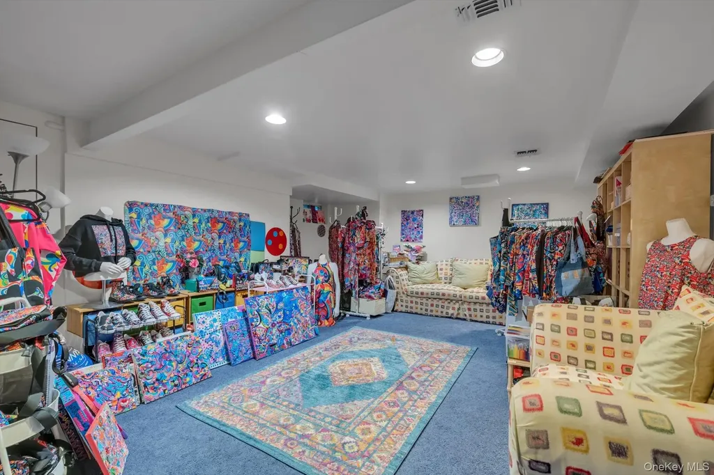 1339 E Boxwood Drive E Hewlett Harbor NY 11557