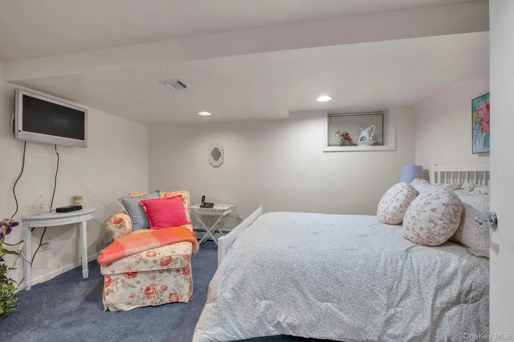 1339 E Boxwood Drive E Hewlett Harbor NY 11557