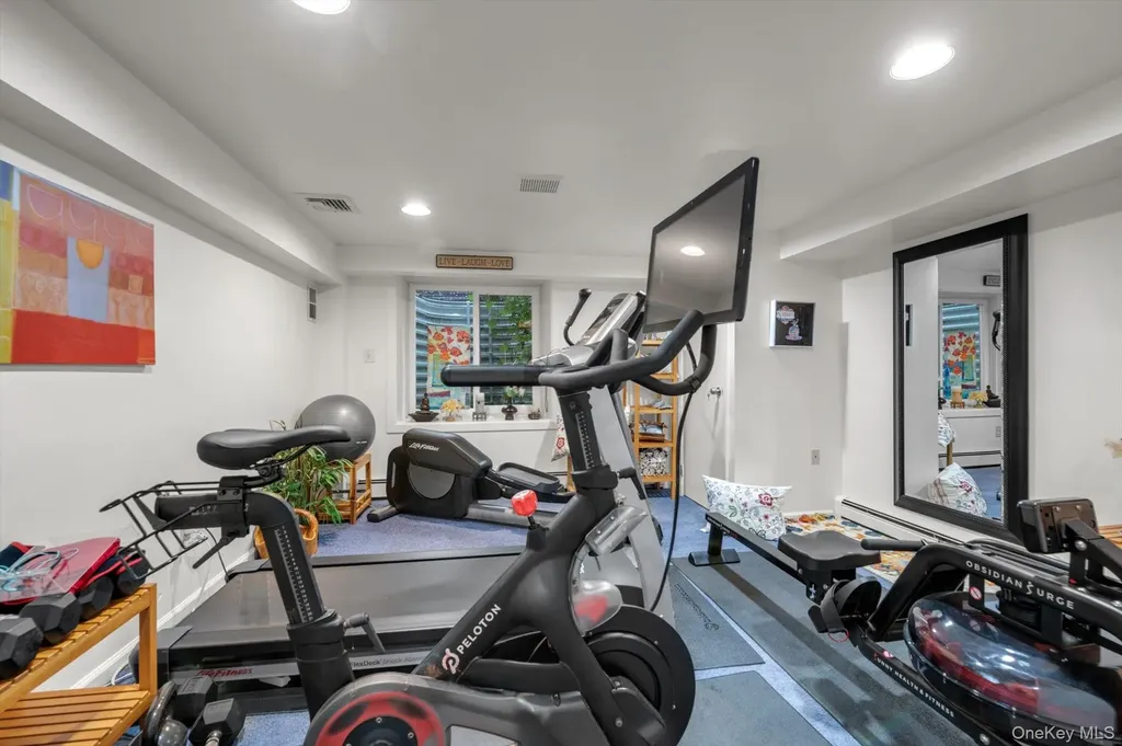 1339 E Boxwood Drive E Hewlett Harbor NY 11557