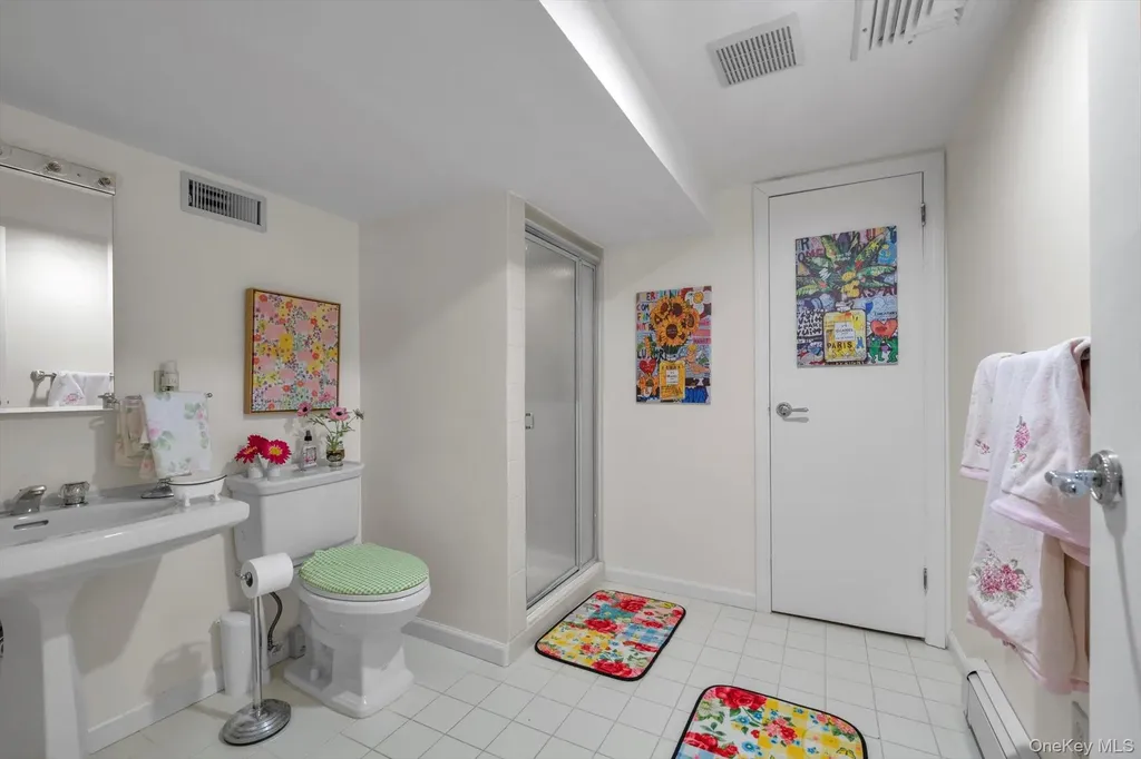 1339 E Boxwood Drive E Hewlett Harbor NY 11557