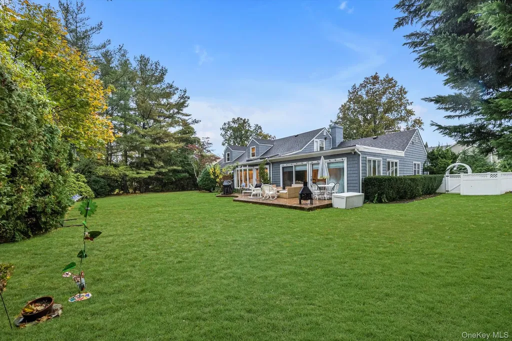 1339 E Boxwood Drive E Hewlett Harbor NY 11557