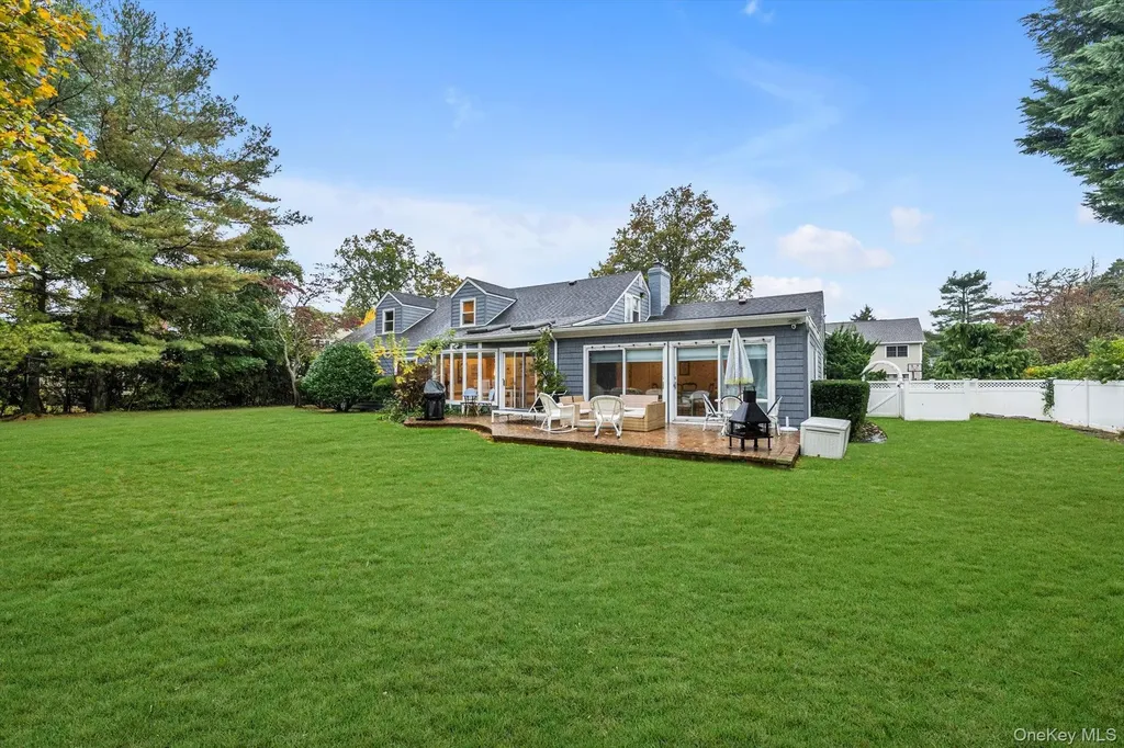 1339 E Boxwood Drive E Hewlett Harbor NY 11557