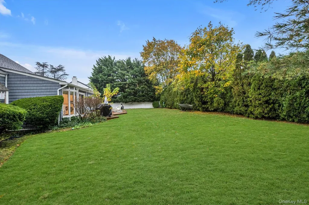 1339 E Boxwood Drive E Hewlett Harbor NY 11557