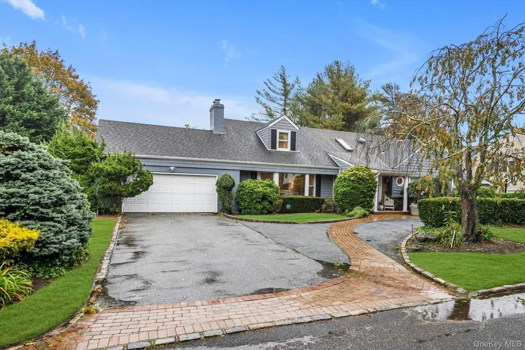 1339 E Boxwood Drive E Hewlett Harbor NY 11557