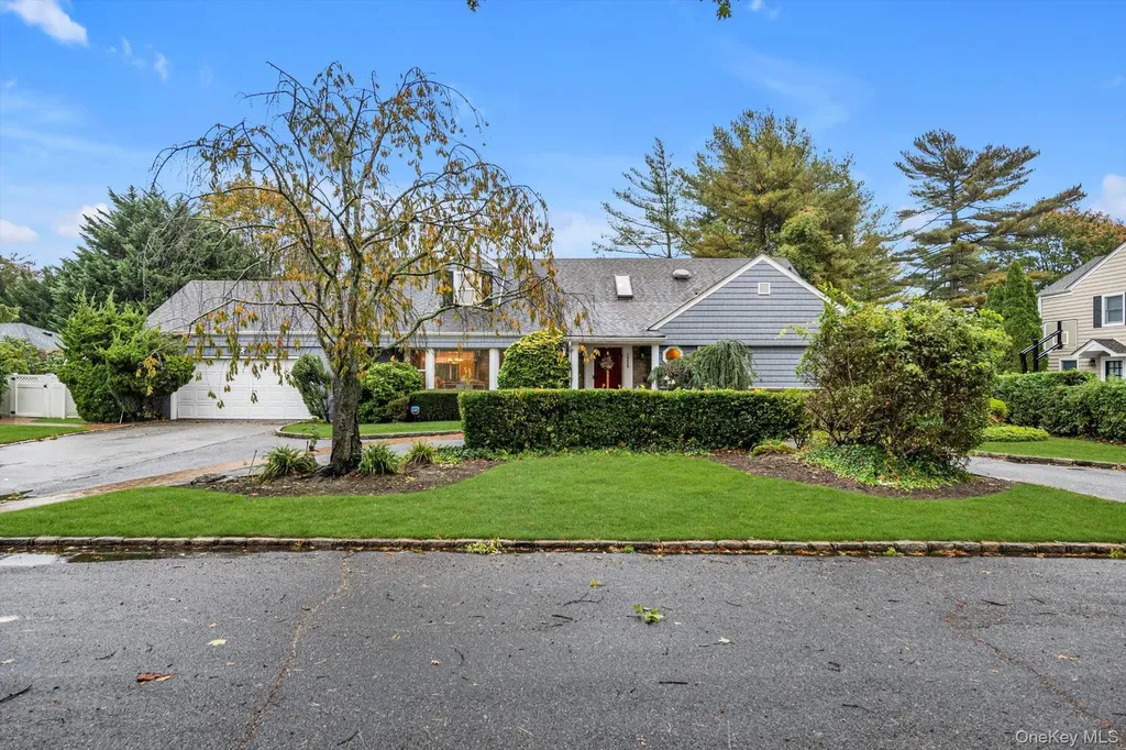 1339 E Boxwood Drive E Hewlett Harbor NY 11557