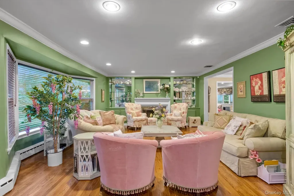 1339 E Boxwood Drive E Hewlett Harbor NY 11557