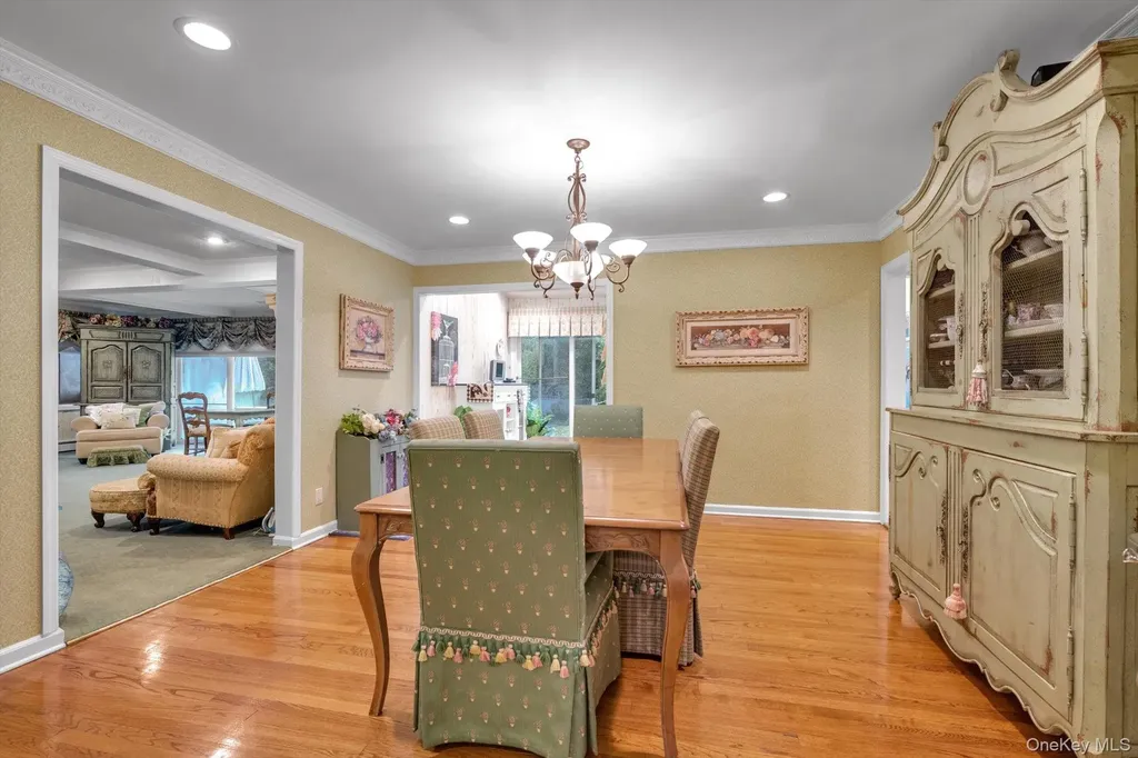 1339 E Boxwood Drive E Hewlett Harbor NY 11557