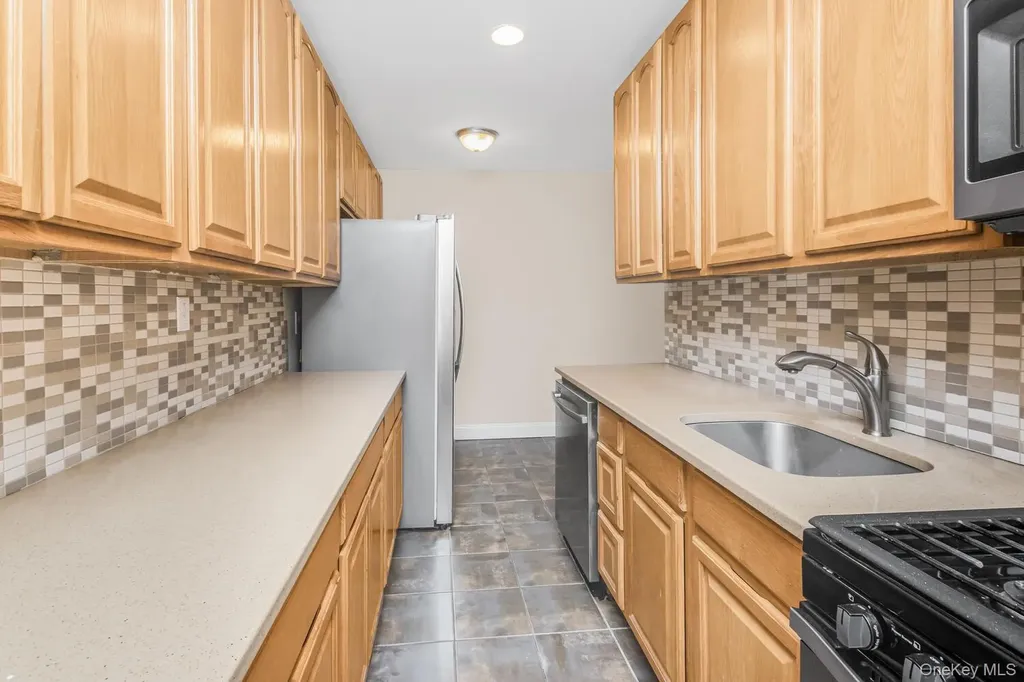 3840 Greystone Bronx NY 10463