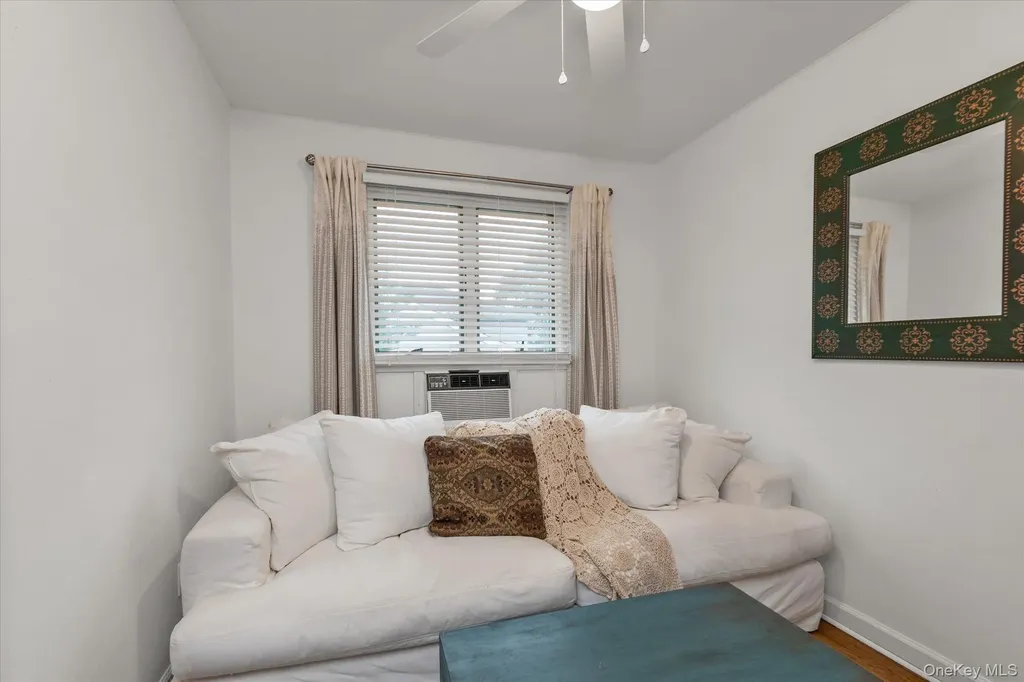 26 Cheshire Road Inwood NY 11096