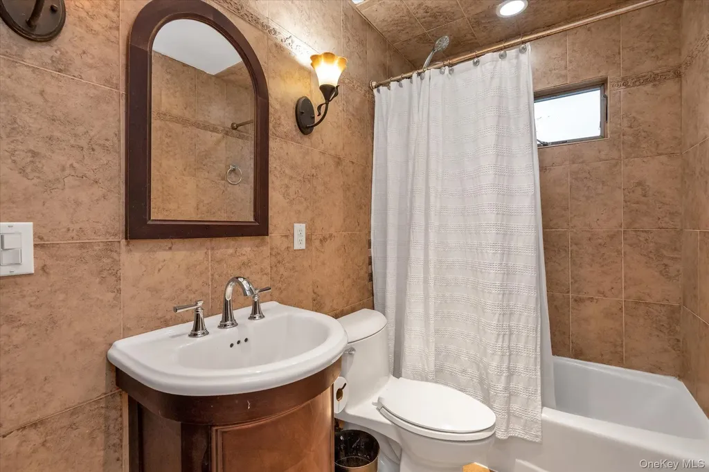 26 Cheshire Road Inwood NY 11096