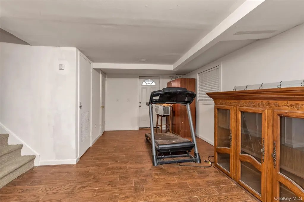 26 Cheshire Road Inwood NY 11096