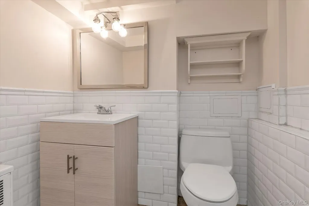 26 Cheshire Road Inwood NY 11096
