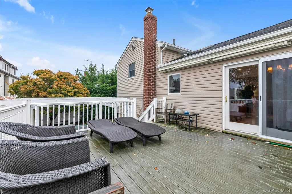 26 Cheshire Road Inwood NY 11096