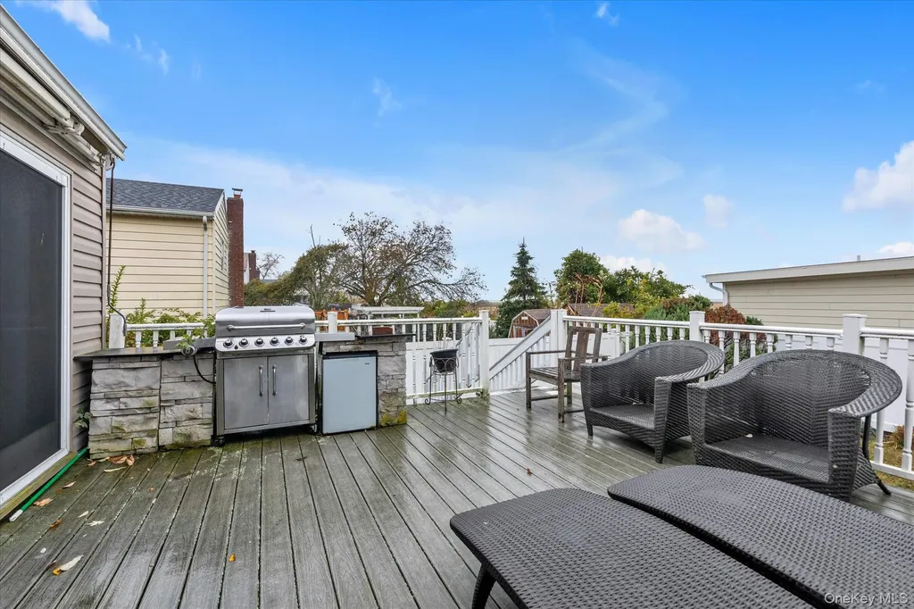 26 Cheshire Road Inwood NY 11096