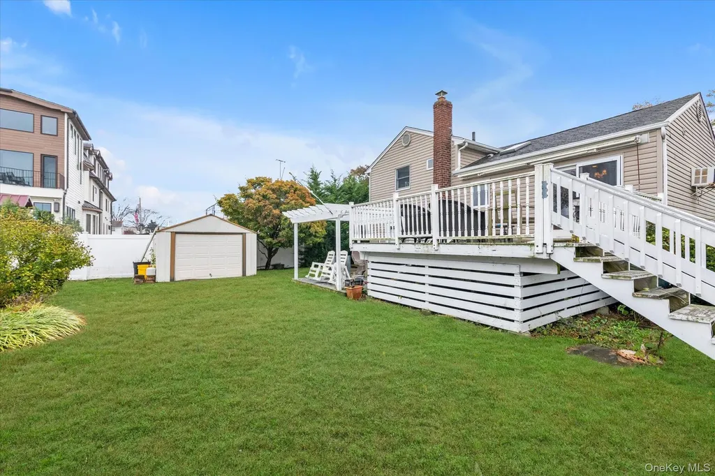 26 Cheshire Road Inwood NY 11096