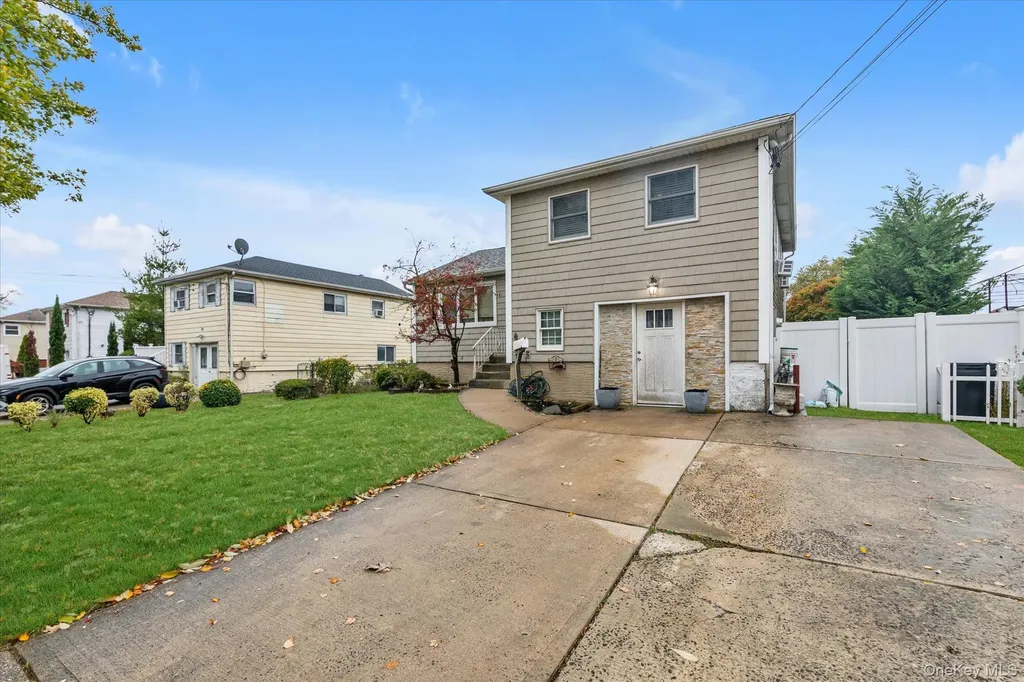 26 Cheshire Road Inwood NY 11096