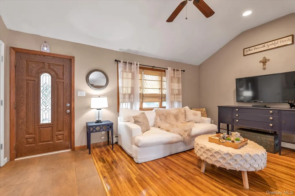 26 Cheshire Road Inwood NY 11096