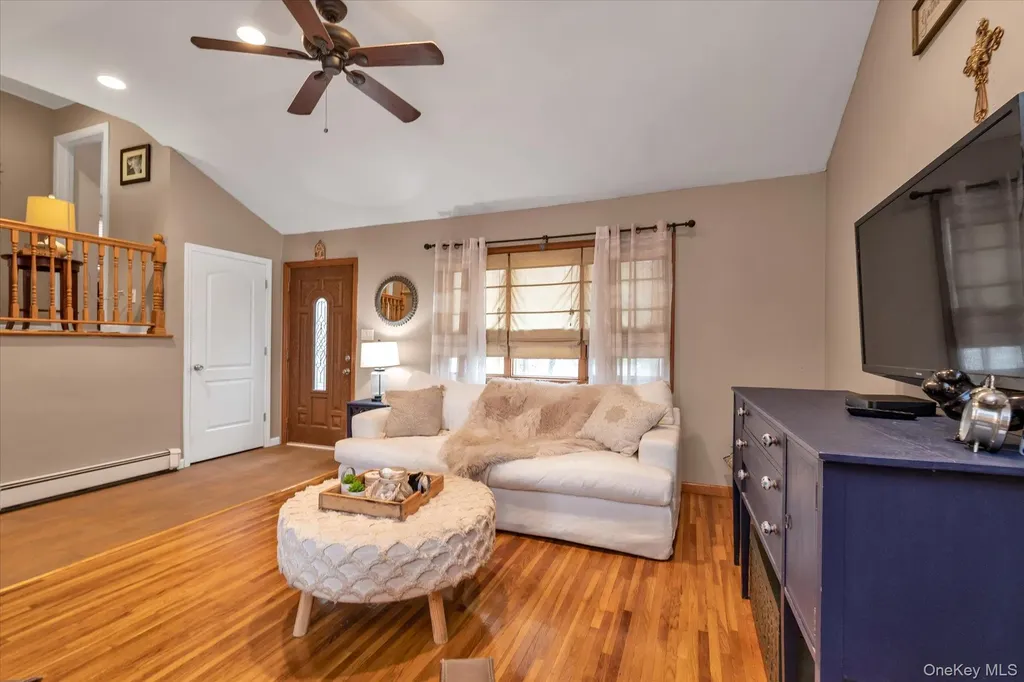 26 Cheshire Road Inwood NY 11096
