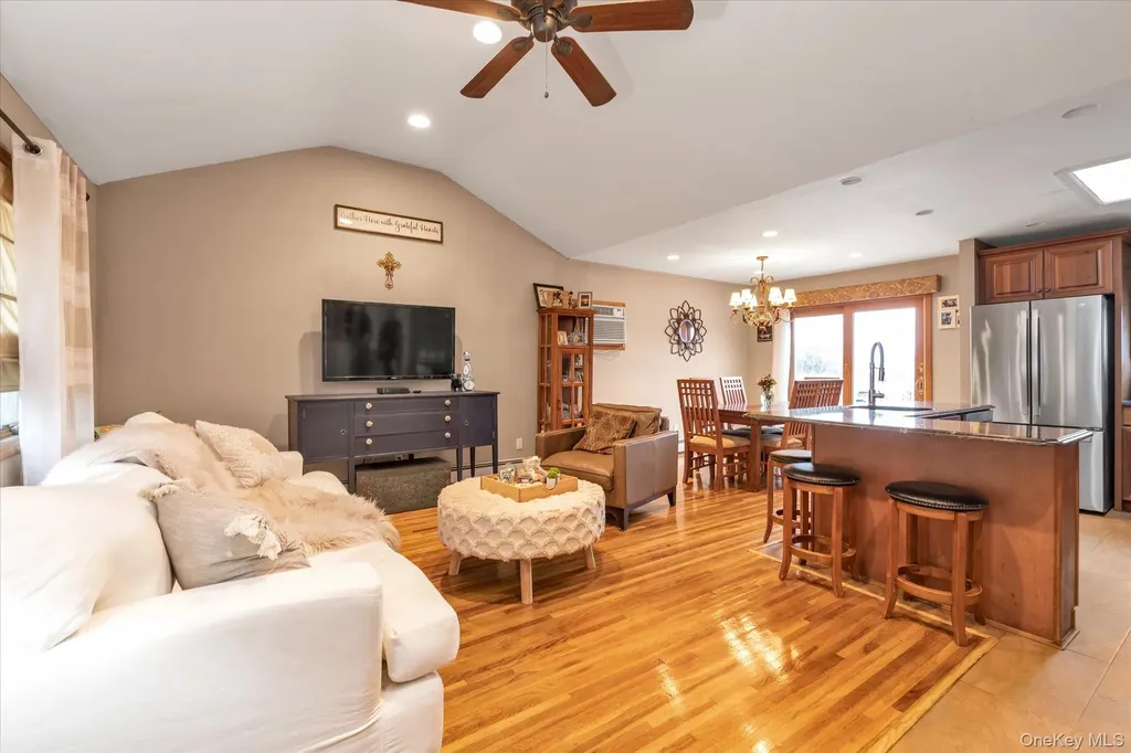26 Cheshire Road Inwood NY 11096