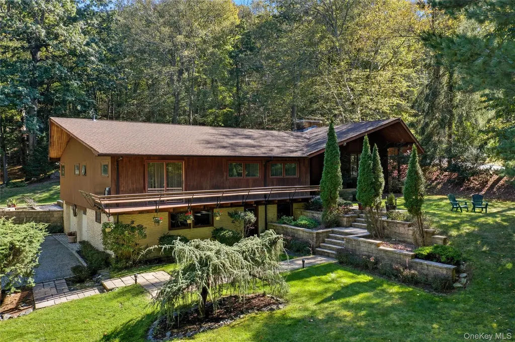 341 River Road Saint James NY 11780