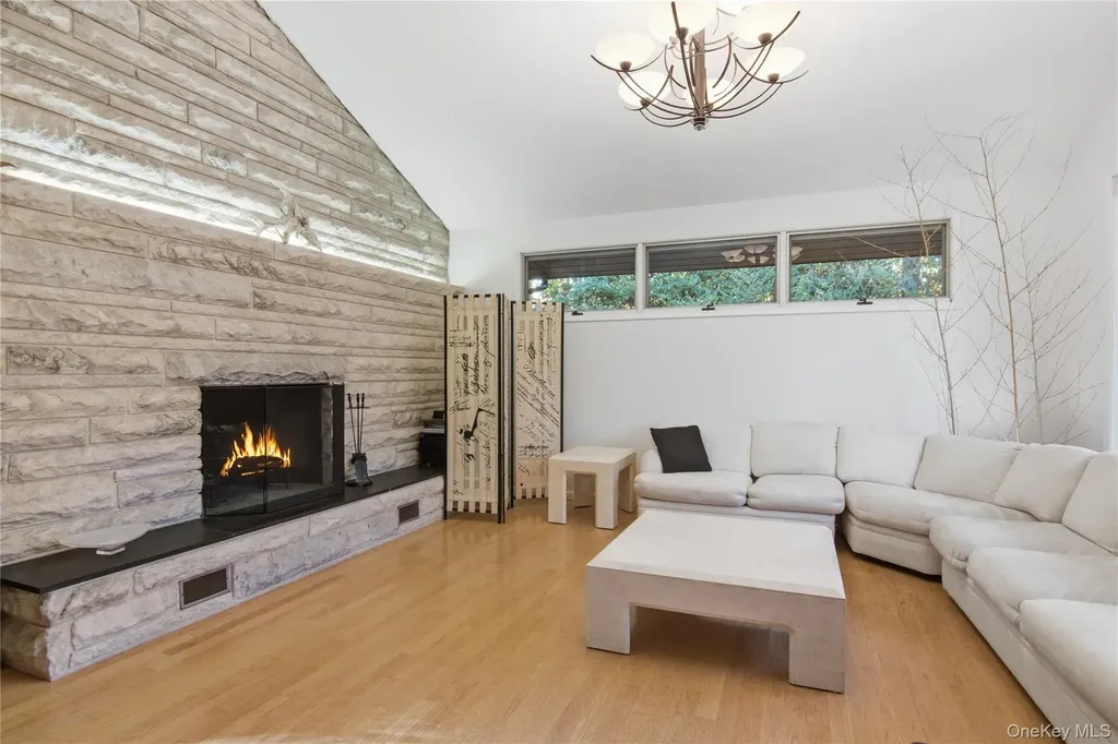 341 River Road Saint James NY 11780