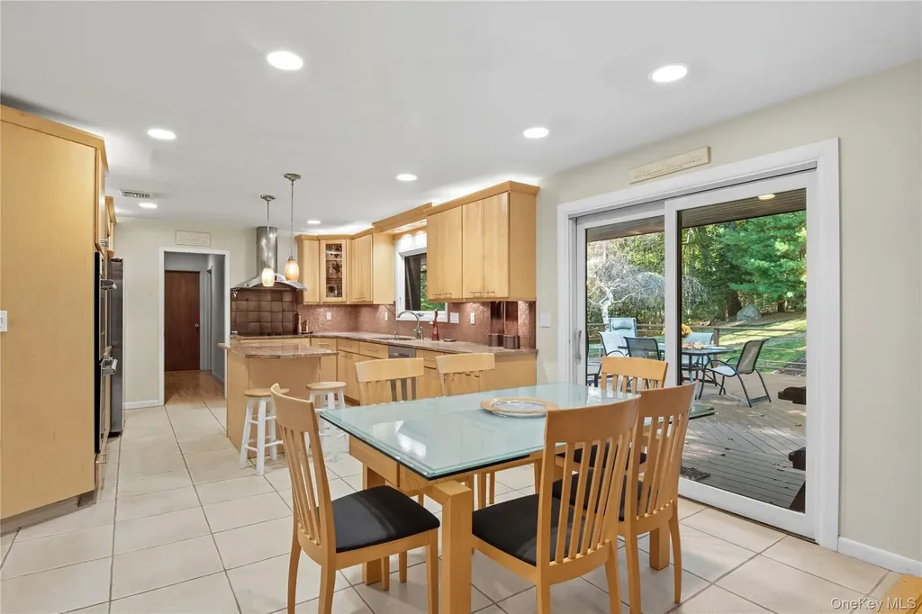 341 River Road Saint James NY 11780