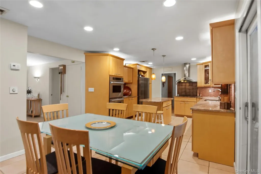 341 River Road Saint James NY 11780