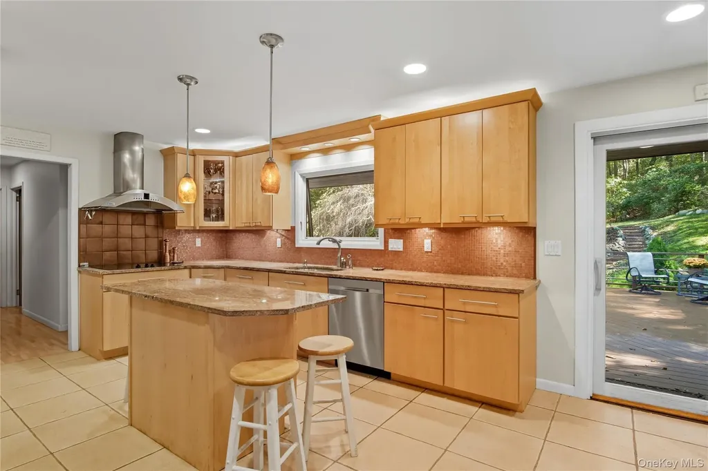 341 River Road Saint James NY 11780