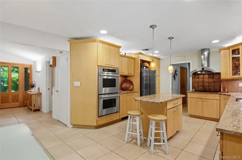341 River Road Saint James NY 11780