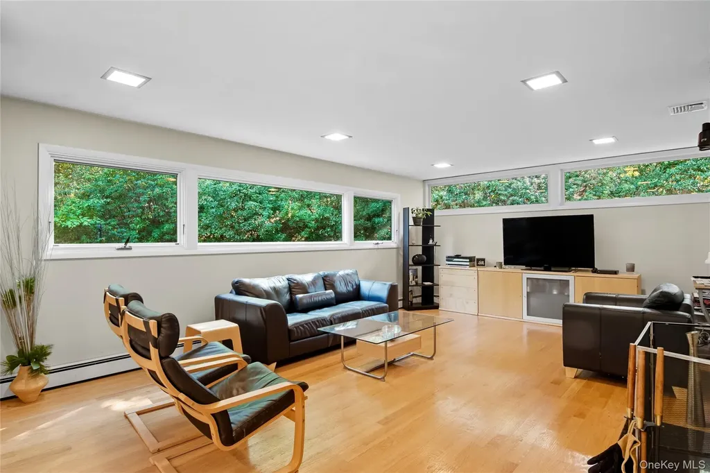 341 River Road Saint James NY 11780