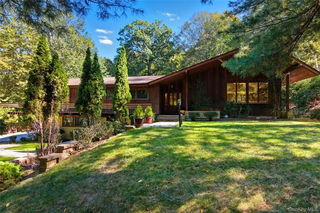 341 River Road Saint James NY 11780