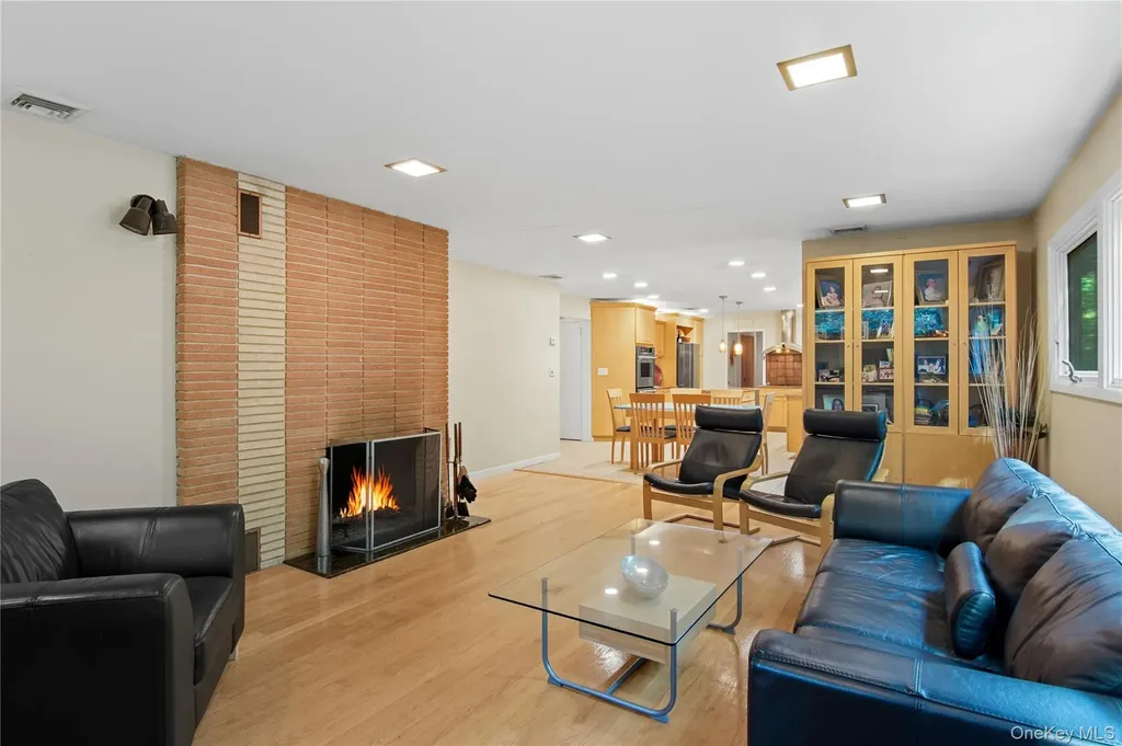 341 River Road Saint James NY 11780