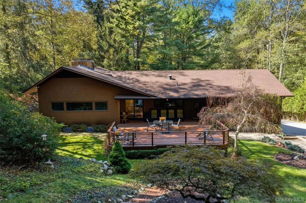 341 River Road Saint James NY 11780