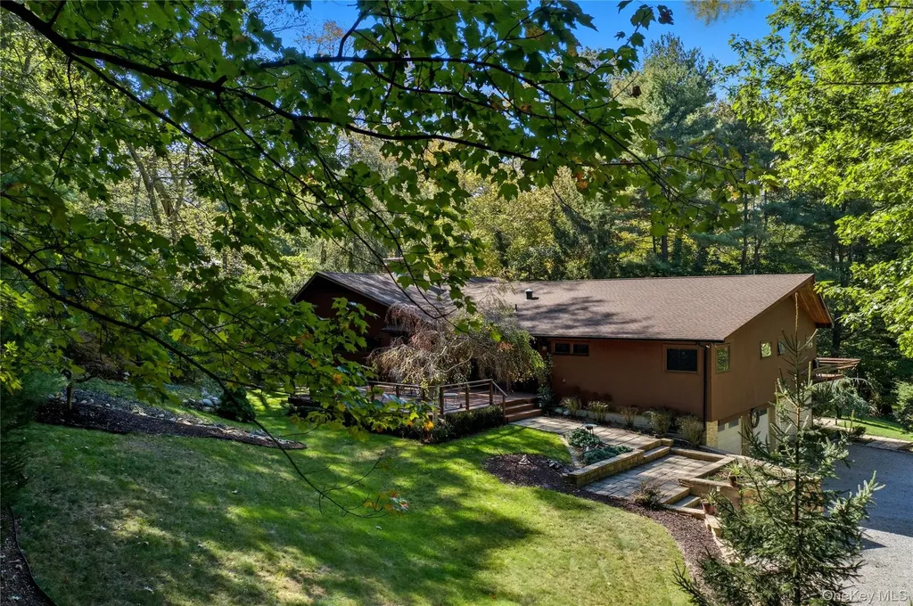 341 River Road Saint James NY 11780
