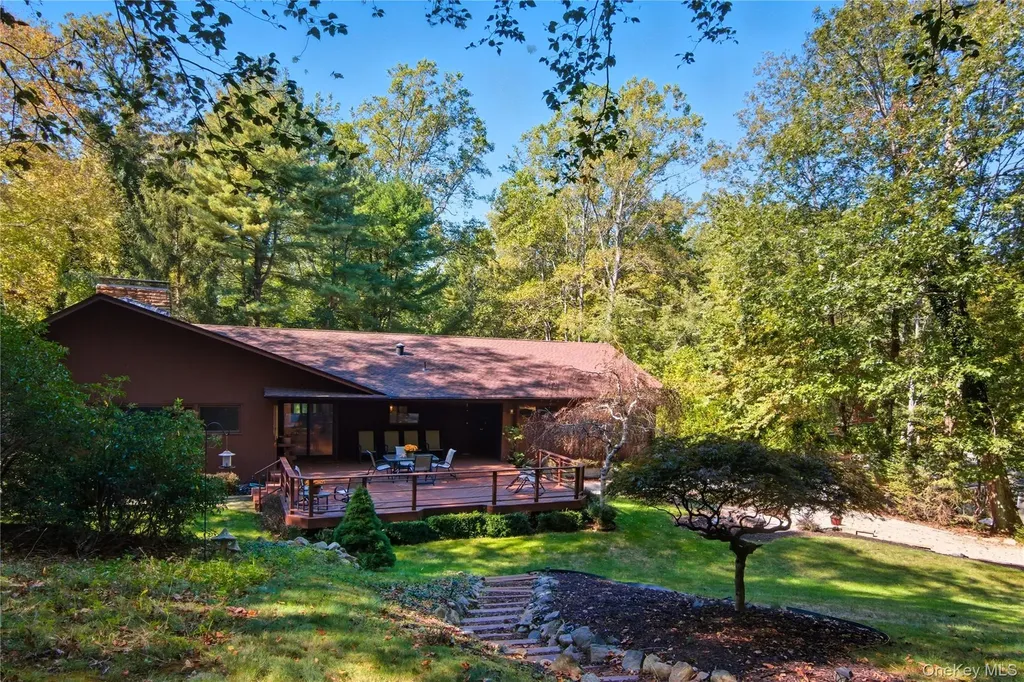 341 River Road Saint James NY 11780