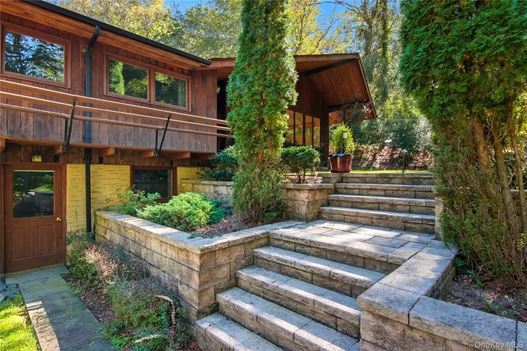 341 River Road Saint James NY 11780