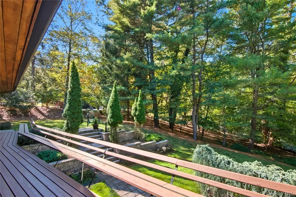 341 River Road Saint James NY 11780