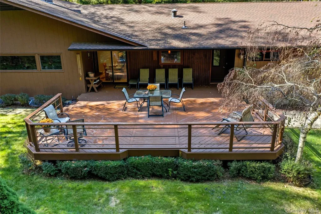 341 River Road Saint James NY 11780