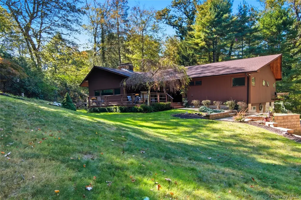341 River Road Saint James NY 11780