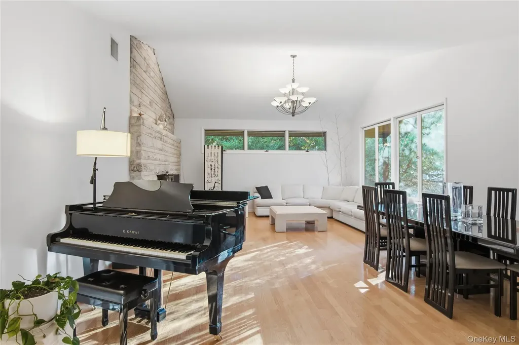 341 River Road Saint James NY 11780