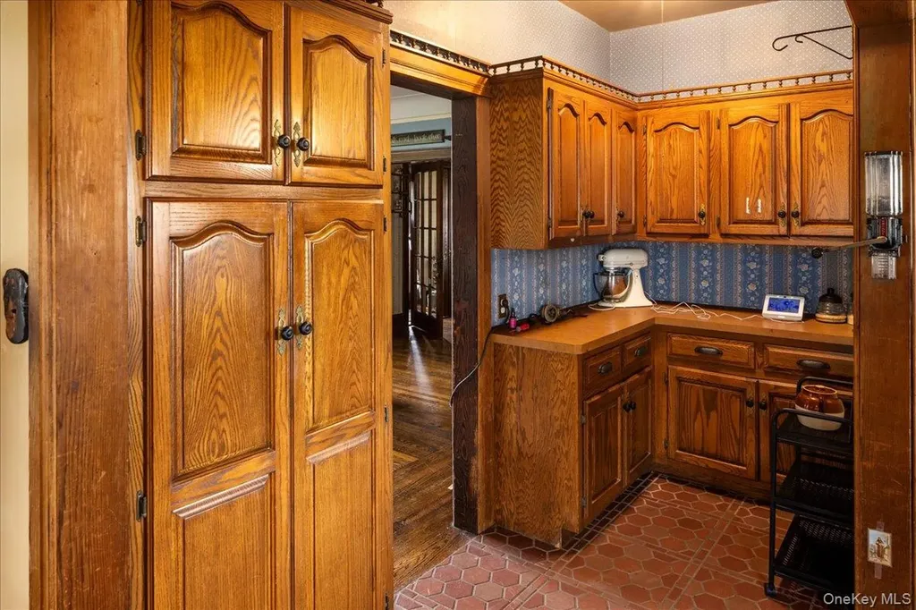 331 Mineola Boulevard Mineola NY 11501
