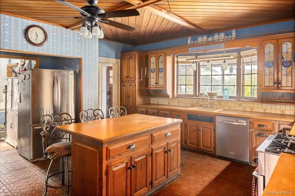 331 Mineola Boulevard Mineola NY 11501