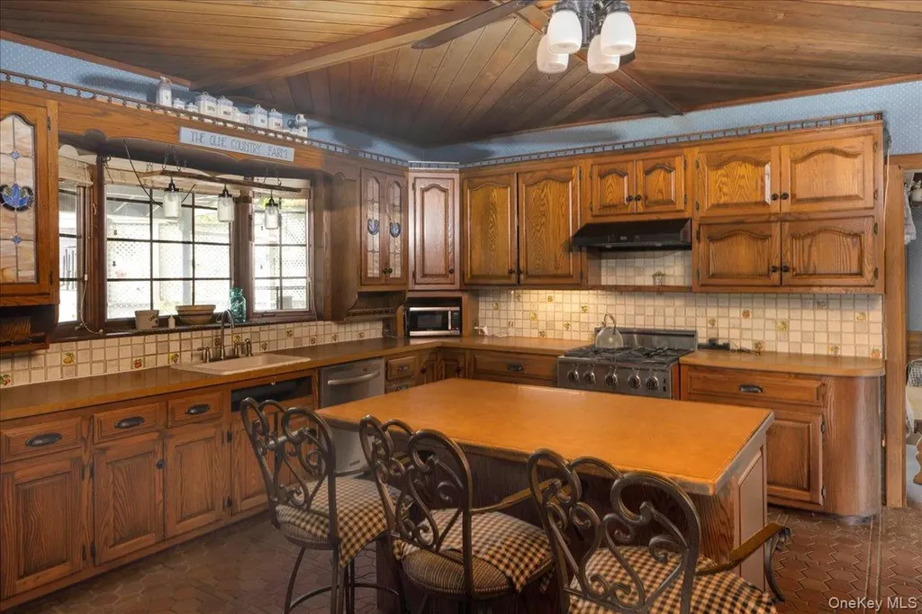 331 Mineola Boulevard Mineola NY 11501