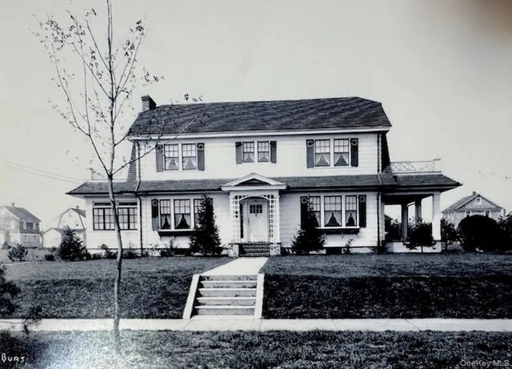 331 Mineola Boulevard Mineola NY 11501