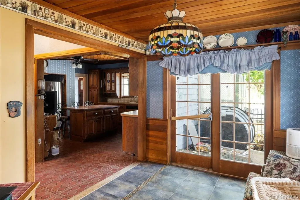 331 Mineola Boulevard Mineola NY 11501