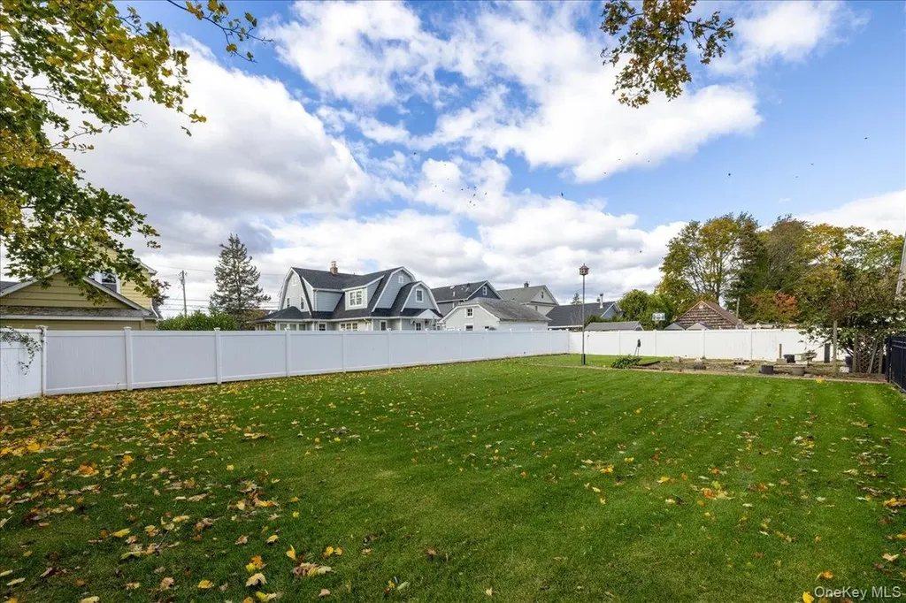 331 Mineola Boulevard Mineola NY 11501