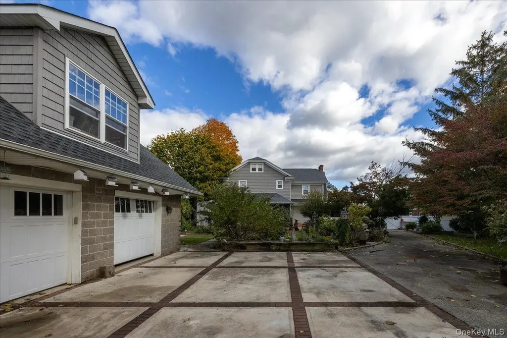 331 Mineola Boulevard Mineola NY 11501