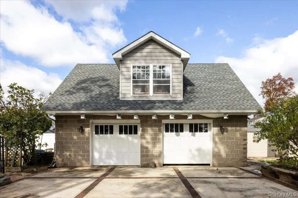 331 Mineola Boulevard Mineola NY 11501
